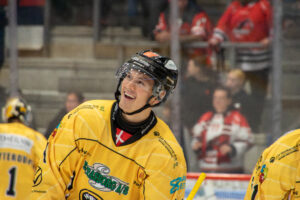 DOPS: 1 spilledags karantæne til Oliver True